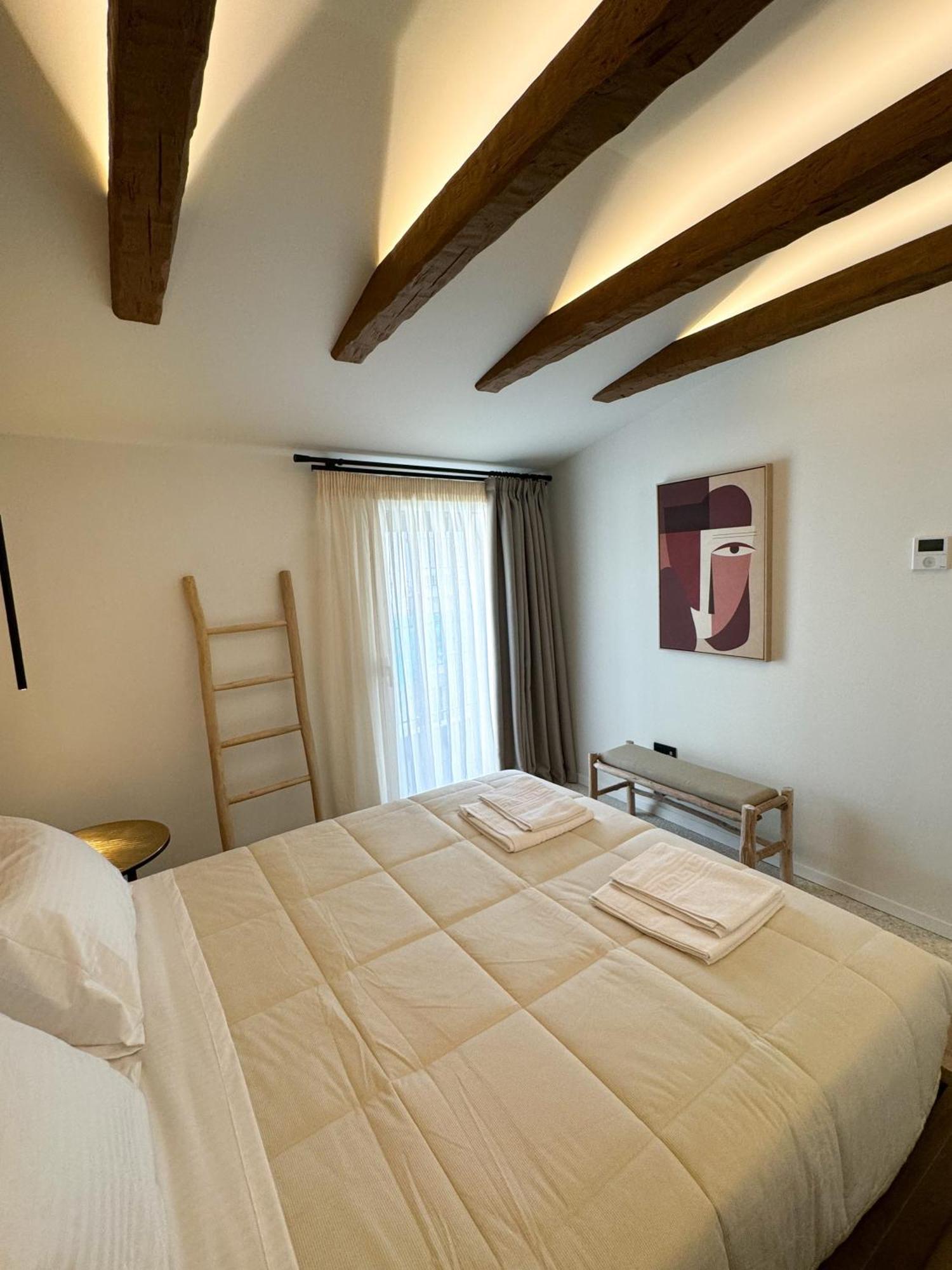 Urban Gem In The Heart Of Naoussa A Stylish Escape Apartman Náusza Imathíasz Kültér fotó